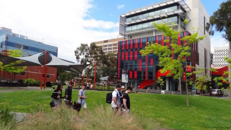 ทุนการศึกษา Swinburne University of Technology 2018